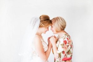 Mamy pary młodej – 6 wskazówek, w co powinny ubrać się na ślub