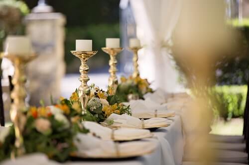 Menu weselne - przystrojony stół