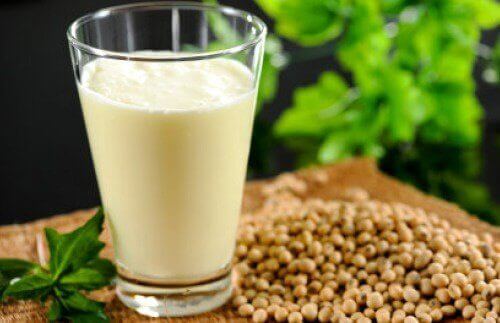 Mleko konopne: składniki odżywcze, zalety i przepis