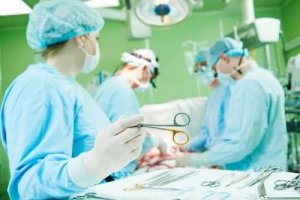 Sternotomia: możliwe powikłania i proces powrotu do zdrowia