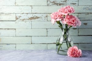 Szklany wazon - poznaj 3 proste sposoby na jego wyczyszczenie