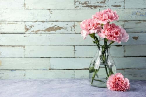 Szklany wazon - poznaj 3 proste sposoby na jego wyczyszczenie