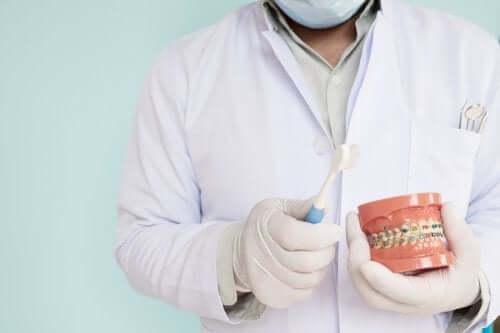 Higiena jamy ustnej z ortodoncją: poznaj 7 kluczowych jej elementów