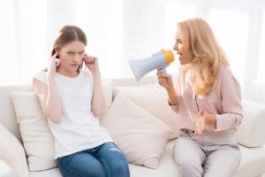 Krzyczenie na dzieci, a długoterminowe konsekwencje  tego zachowania