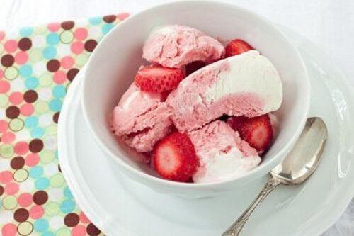 Lody kokosowe z truskawkami
