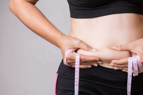 Tłuszcz brzuszny - poznaj pokarmy, które pomagają go skutecznie zwalczyć