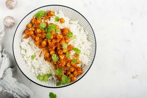 Curry z ciecierzycy z ryżem basmati - domowy przepis