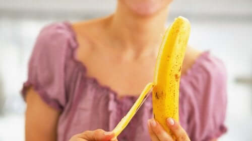 Obieranie banana