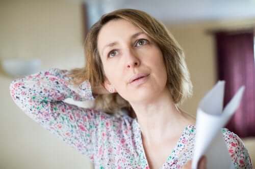 Uderzenia gorąca w okresie menopauzy: co możesz wtedy zrobić?