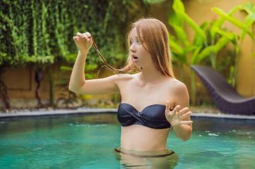 Ochrona włosów przed chlorem na basenie - poznaj kluczowe zabiegi