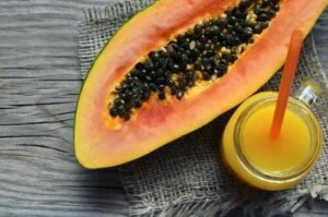 Smoothie z papai - poznaj trzy przepisy na pyszne napoje