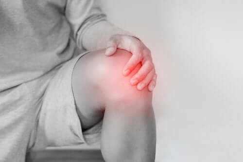 Zwichnięcie stawu kolanowego: poznaj jego przyczyny, leczenie i metody rehabilitacji