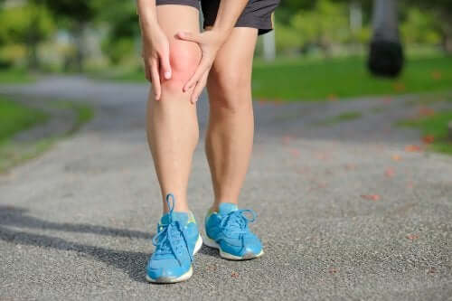 Choroba zwyrodnieniowa stawu kolanowego – poznaj 3 skuteczne ćwiczenia