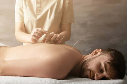 Czy akupunktura leczy ból stawów? Poznaj kilka istotnych faktów