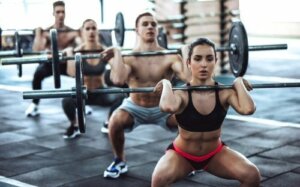 Crossfit - poznaj korzyści i potencjalne zagrożenia tej formy treningu