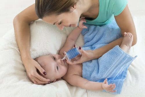 Trzy sposoby na płukanie nosa u dziecka - poznaj je!