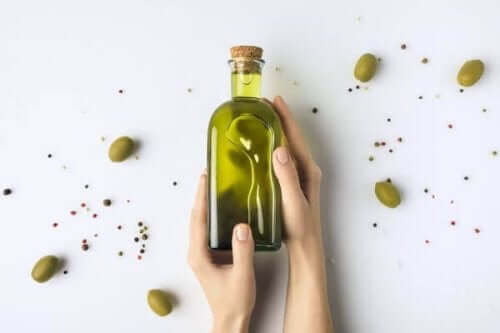 Oliwa z oliwek na łamliwe paznokcie