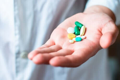 Tabletki na dłoni - amlodypina