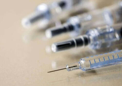 Kilka strzykawek - leczenie opioidami