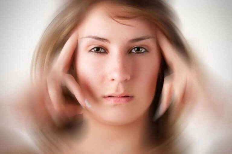 Kobieta z zawrotami głowy - diphenidol i jego działanie