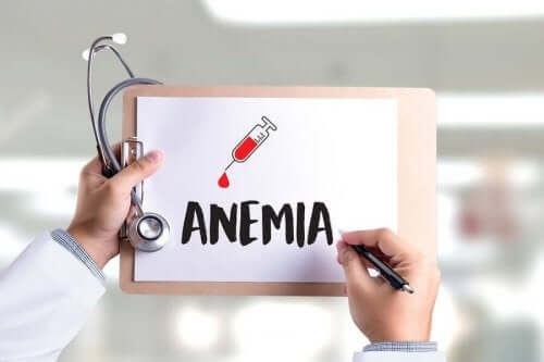 Słowo anemia napisane na kartce