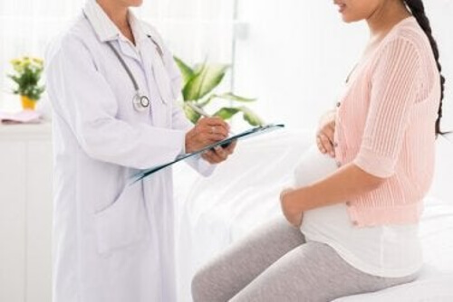 Kobieta w ciąży u lekarza