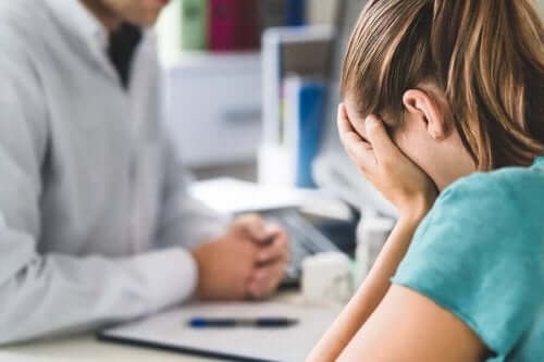 Płacząca kobieta u lekarza