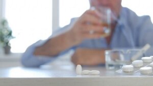 Metabolizm wątrobowy: antybiotyki i alkohol