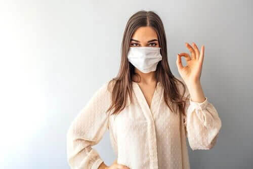 Czy wszyscy powinniśmy nosić maski w ramach ochrony przed koronawirusem?