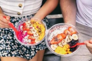 Zjedz miseczkę smoothie na śniadanie