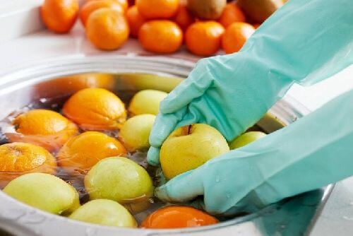 Jak myć owoce i warzywa podczas pandemii koronawirusa?