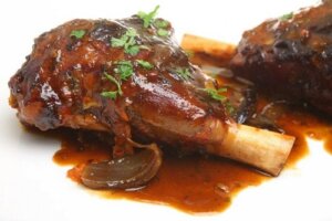 Pieczona jagnięcina w stylu Rioja: musisz jej spróbować!