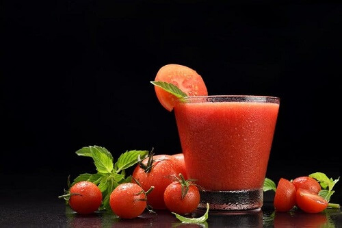 Sok z pomidorów: poznaj jego wady i zalety