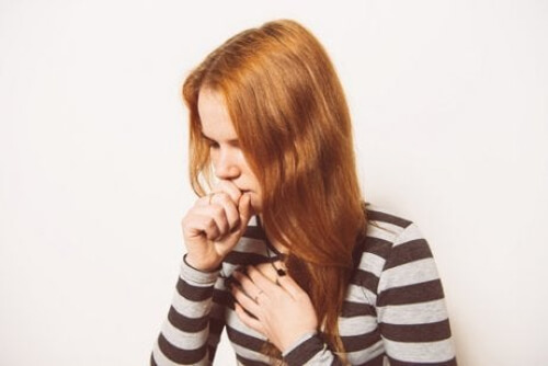 Suchy kaszel u kobiety