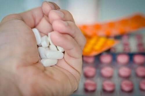 Tabletki w garści - analgetyki nieopioidowe