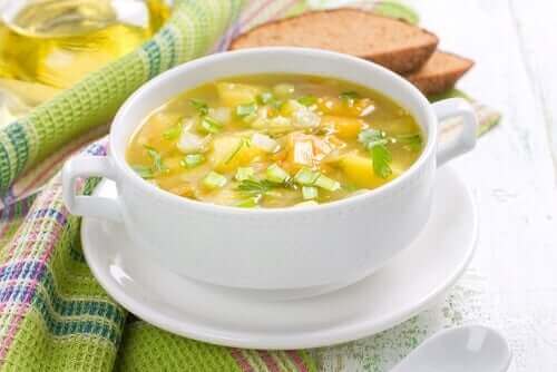 Tradycyjna zupa z warzyw