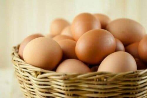 Jajka - produkty spożywcze bogate w biotynę