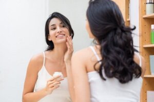 Makijaż o naturalnym wykończeniu: przygotuj swoją skórę!