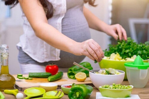 Jedzenie w ciąży: na co powinnaś zwracać uwagę?