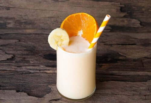Koktajl z jogurtem i pomarańczą