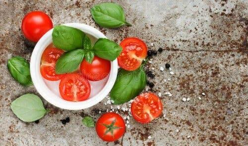 Pomidorki cherry z bazylią