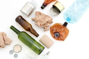 Materiały wielokrotnego użytku, które możesz mieć w swoim otoczeniu