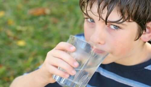 Picie wody a higiena jamy ustnej dzieci