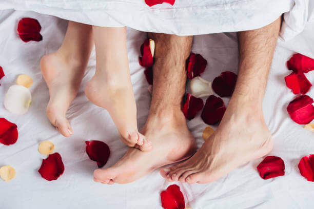 Noc poślubna: przygotujcie ustronne i romantyczne miejsce z dbałością o detale.
