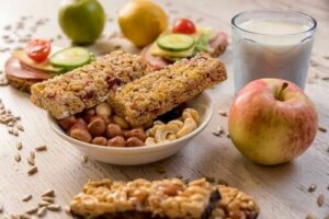 Batony energetyczne własnej roboty - 3 przepisy!