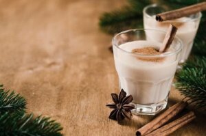 Domowy ajerkoniak: jak wykonać ten pyszny drink?