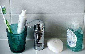 Chlorheksydyna: antybiotyk o wielu zastosowaniach