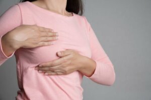 Ból piersi i cykl menstruacyjny - jaki mają związek?