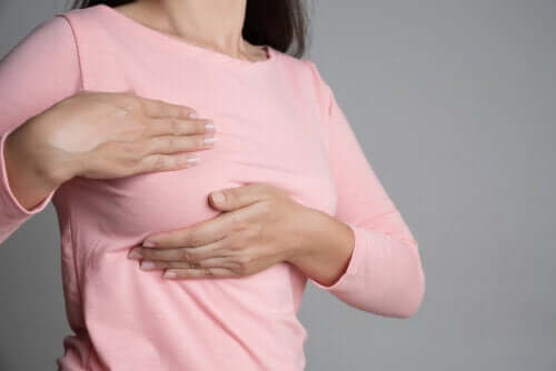 Ból piersi i cykl menstruacyjny – jaki mają związek?
