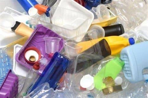 Plastikowe opakowania - jak zmniejszyć codzienne zużycie plastiku